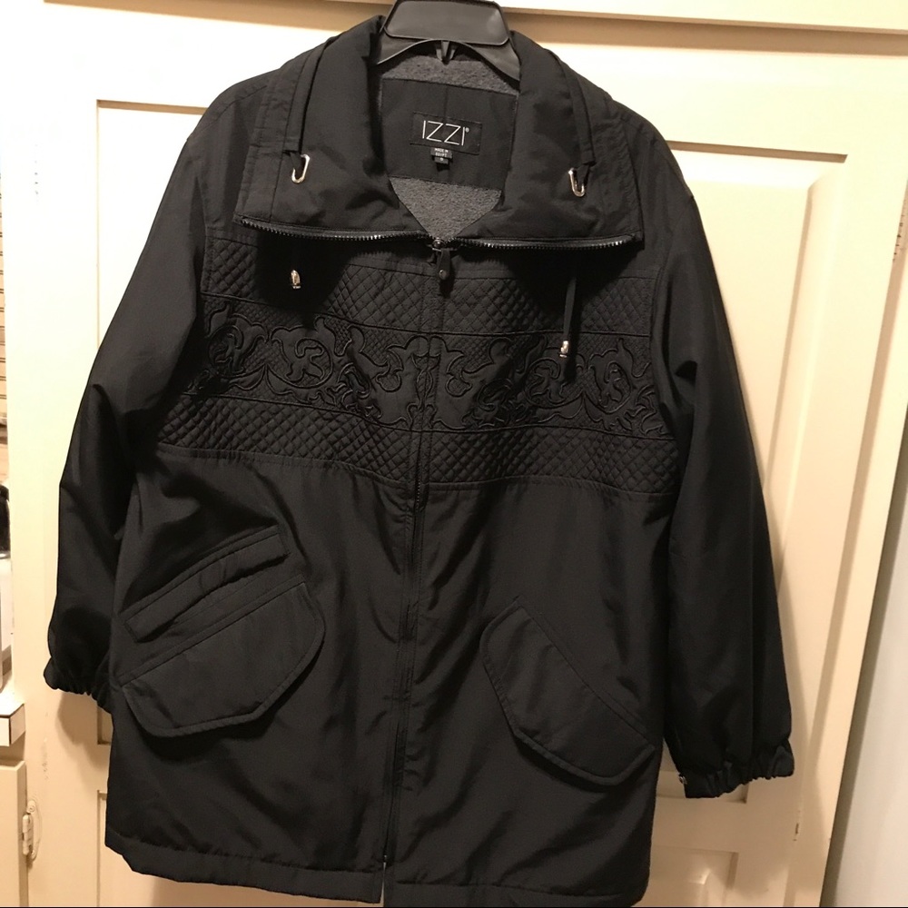 Izzy Black zip coat sz S quilted design very nice! Three front pockets